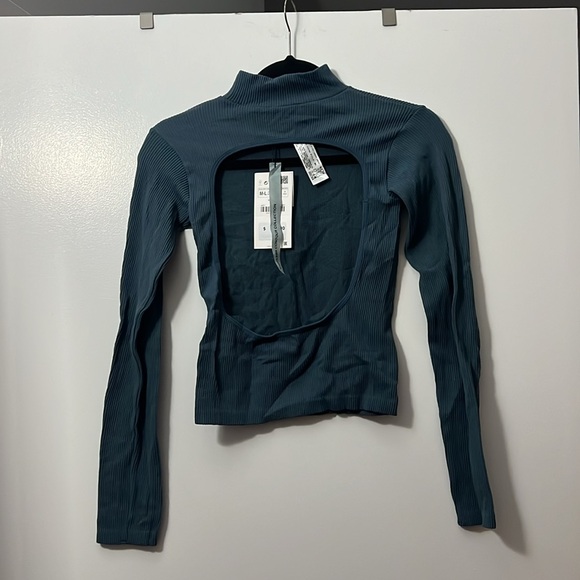 Open back long sleeve mock neck Zara top. New with tags size M-L - Picture 2 of 3